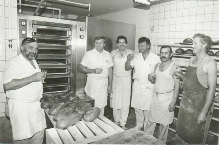 Tradition der Bäckerei Körner - Backstube Döbeln 1991